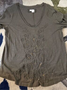 Anthropologie • Meadow Rue | Embellished Olive Green Women's Tee - Embroidery